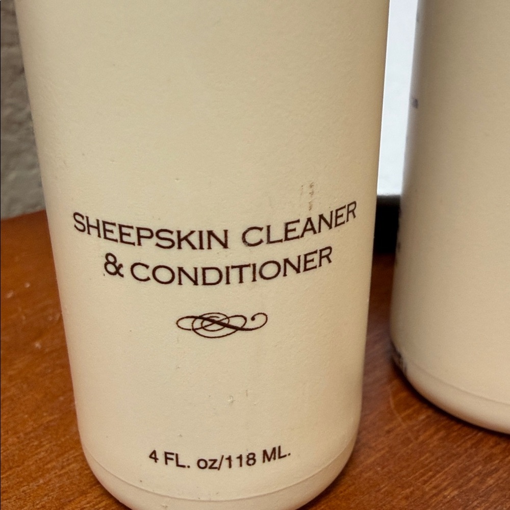 NEW..UGG Sheepskin Care Kit - Cleaning Products… - Picture 2 of 8